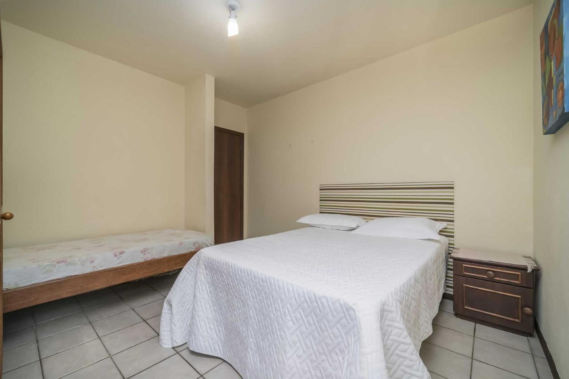 Апартаменты Apartamento Em 4 Ilhas Бомбиньяс Экстерьер фото