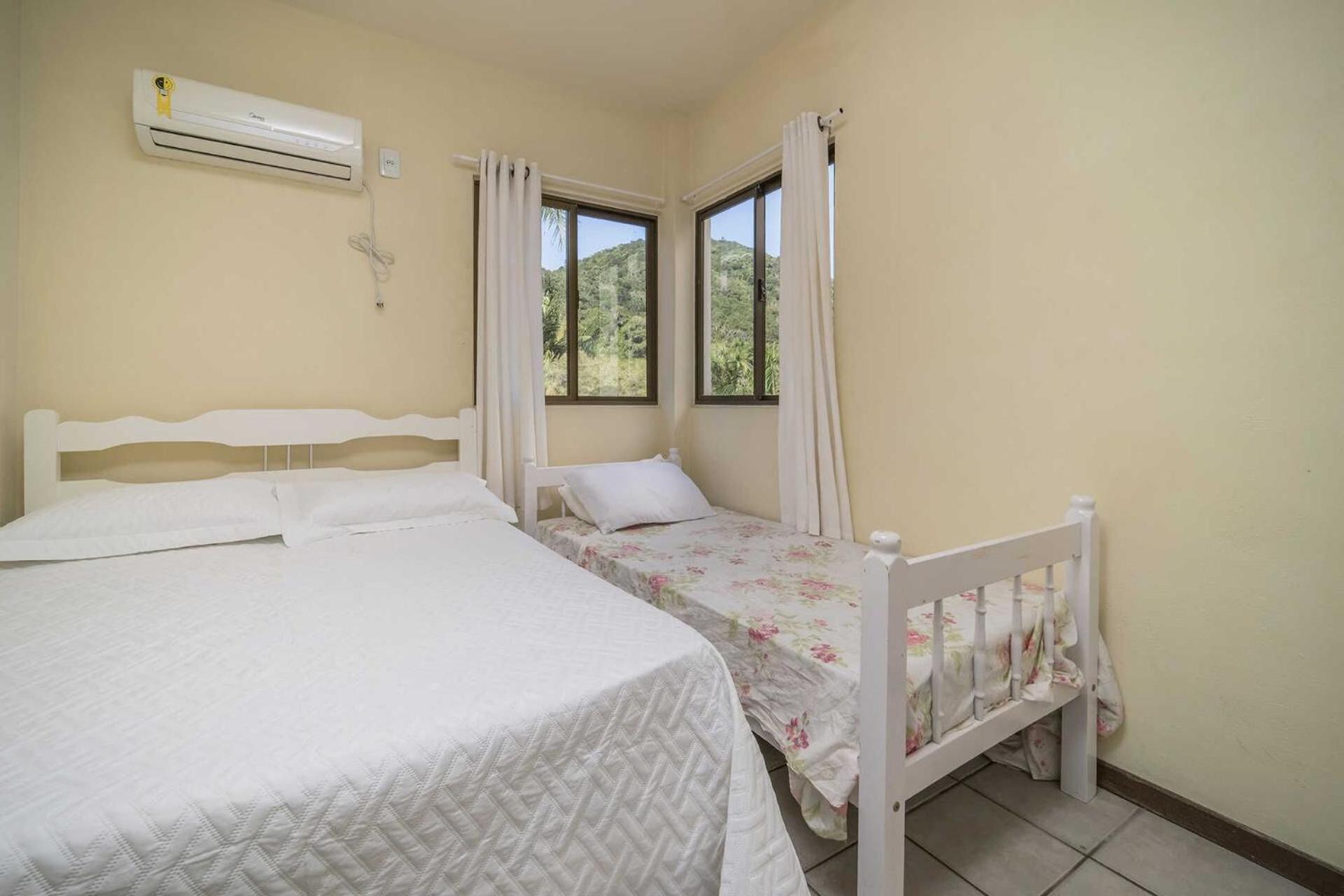 Апартаменты Apartamento Em 4 Ilhas Бомбиньяс Экстерьер фото