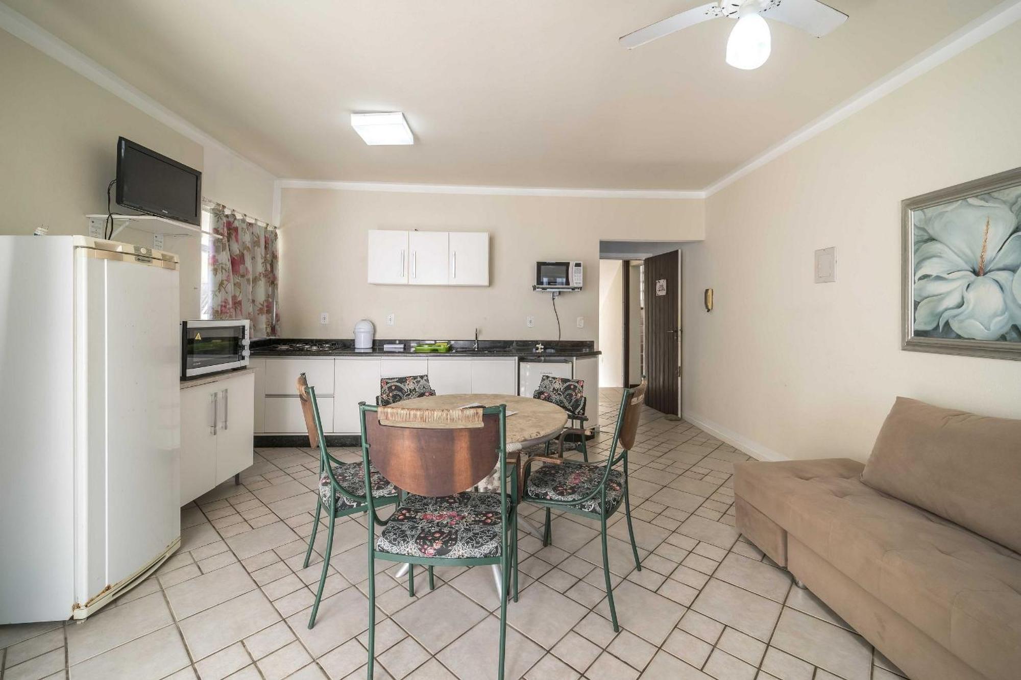 Апартаменты Apartamento Em 4 Ilhas Бомбиньяс Экстерьер фото